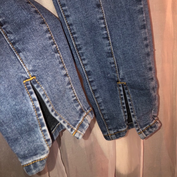 Mid Cropped GUESS Jeans - Picture 2 of 7